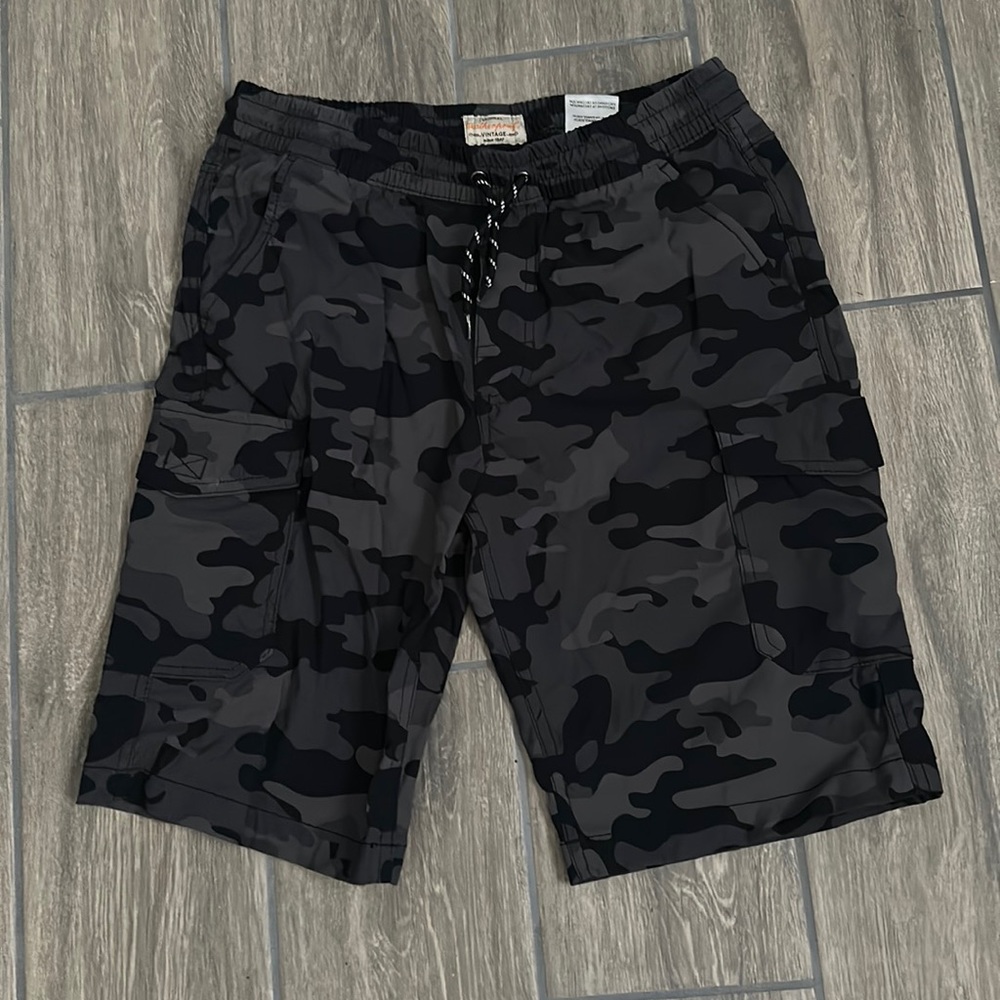Weatherproof boys black camp cargo short. Drawstring front, elastic waist. 14/16